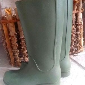 Crocs women's boots green